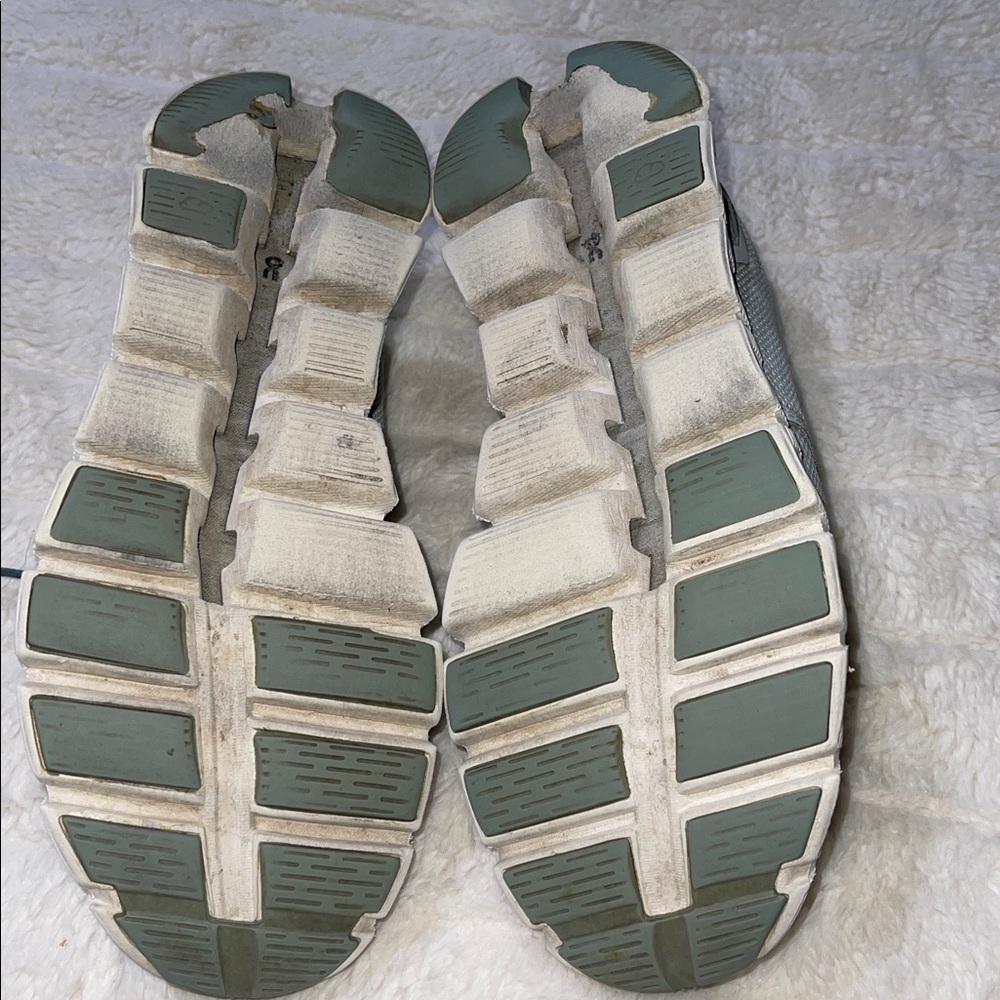 On Running Gray Athletic Shoes - Picture 7 of 11